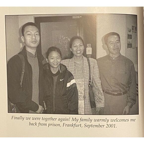 The Heavenly Man Book-True Story Of Chinese Christian Man W/Paul Hattaway - Picture 3 of 3